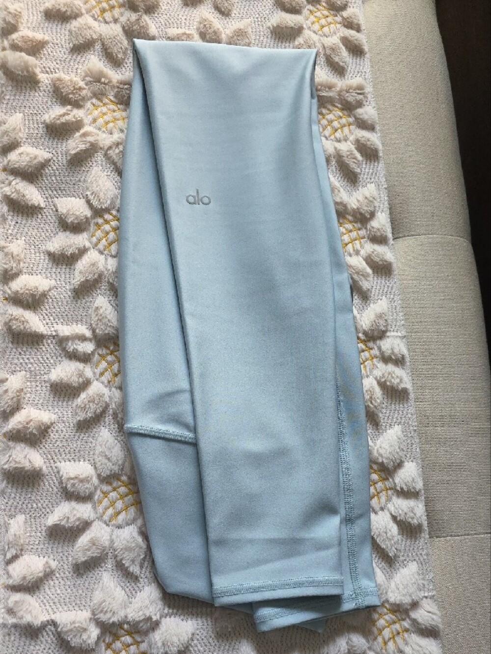 ALO Yoga 7/8 Light Blue Leggings with Subtle Logo SZ M - Picture 4 of 4